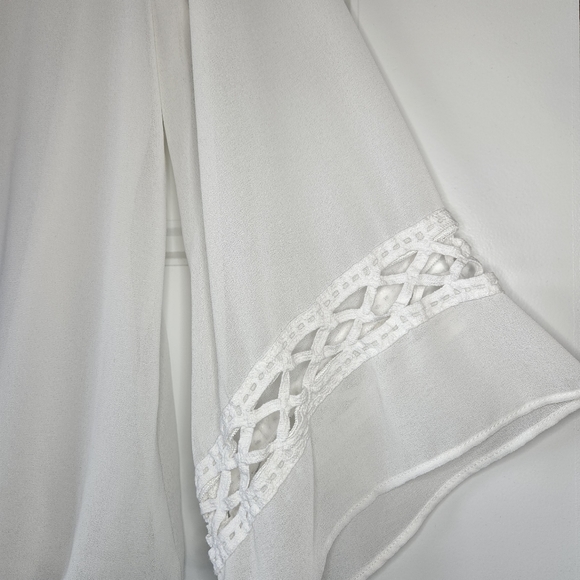 Flowing White Top with flare sleeves and a mid rise waist - Picture 5 of 5